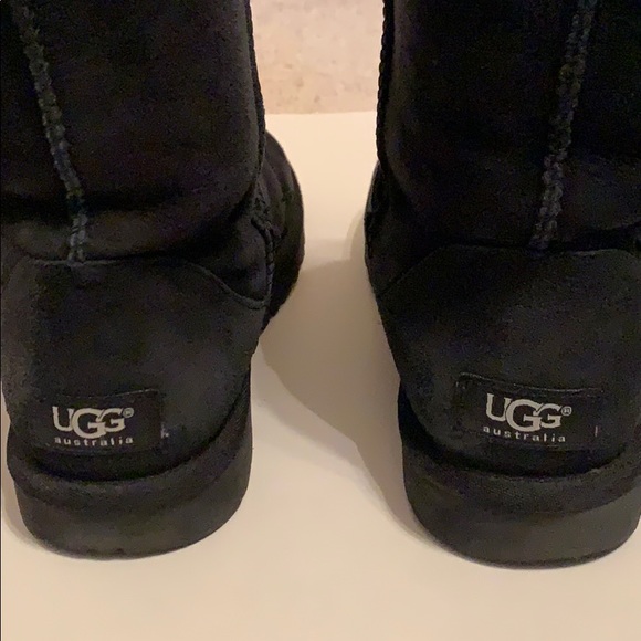 Ugg Classic Short Boots - Picture 2 of 5